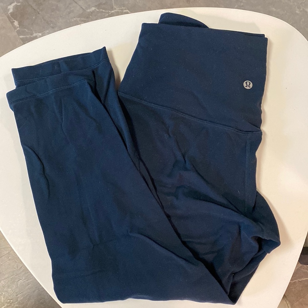 Lululemon navy align crops